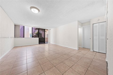 Copropriété à louer à Miami, Floride: 1 chambre, 67.35 m2 № 2071314 - photo 15
