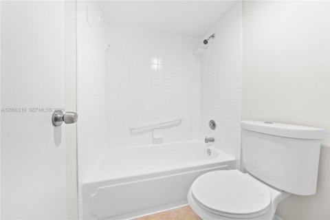 Copropriété à louer à Miami, Floride: 1 chambre, 67.35 m2 № 2071314 - photo 20