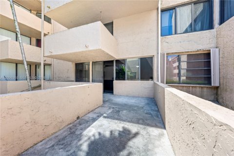 Copropriété à louer à Miami, Floride: 1 chambre, 67.35 m2 № 2071314 - photo 21
