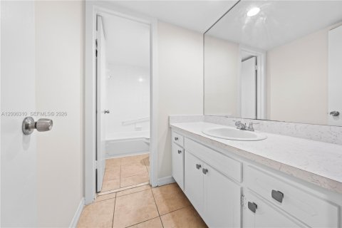 Copropriété à louer à Miami, Floride: 1 chambre, 67.35 m2 № 2071314 - photo 19