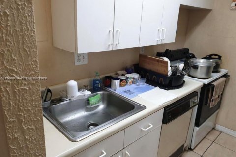 Copropriété à louer à Miami, Floride: 1 chambre, 67.35 m2 № 2071314 - photo 5