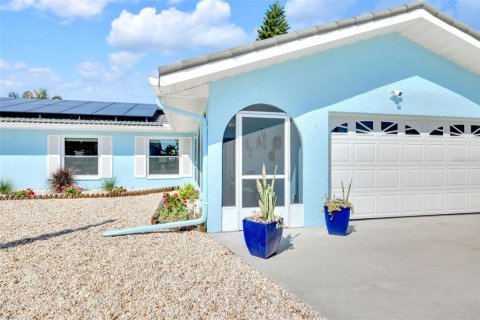 House in Apollo Beach, Florida 3 bedrooms, 196.67 sq.m. № 1652456 - photo 11