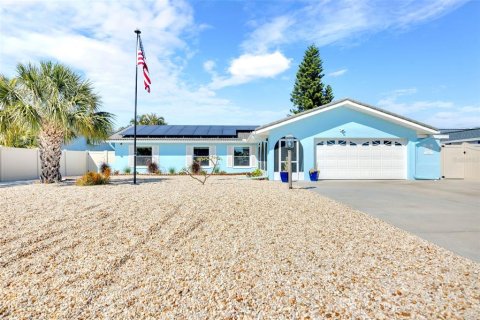 House in Apollo Beach, Florida 3 bedrooms, 196.67 sq.m. № 1652456 - photo 5