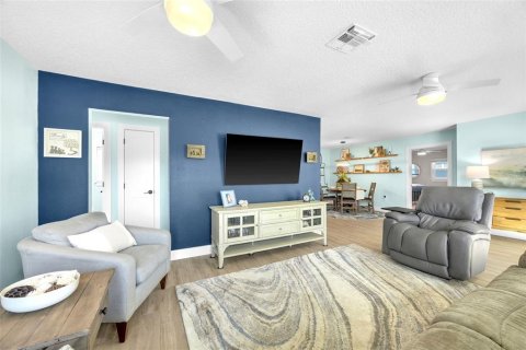 House in Apollo Beach, Florida 3 bedrooms, 196.67 sq.m. № 1652456 - photo 27