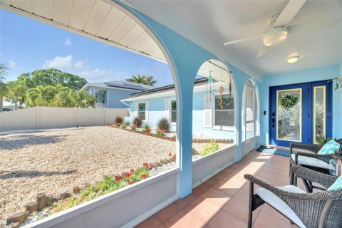 House in Apollo Beach, Florida 3 bedrooms, 196.67 sq.m. № 1652456 - photo 13