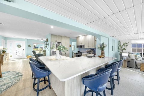 House in Apollo Beach, Florida 3 bedrooms, 196.67 sq.m. № 1652456 - photo 21