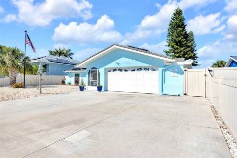 House in Apollo Beach, Florida 3 bedrooms, 196.67 sq.m. № 1652456 - photo 8