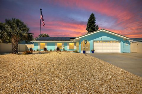 House in Apollo Beach, Florida 3 bedrooms, 196.67 sq.m. № 1652456 - photo 7