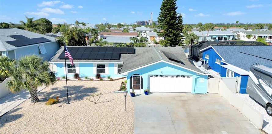 House in Apollo Beach, Florida 3 bedrooms, 196.67 sq.m. № 1652456