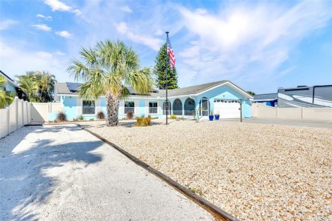 House in Apollo Beach, Florida 3 bedrooms, 196.67 sq.m. № 1652456 - photo 9