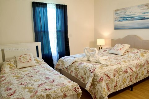 House in Cape Coral, Florida 3 bedrooms № 1877987 - photo 23