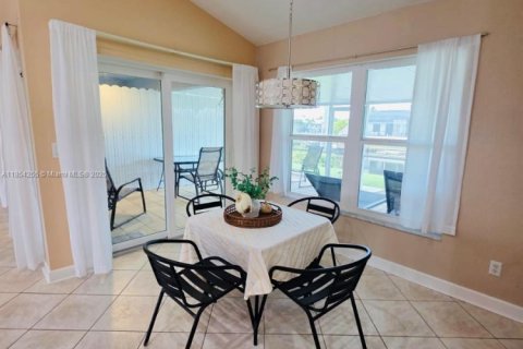 House in Cape Coral, Florida 3 bedrooms № 1877987 - photo 7