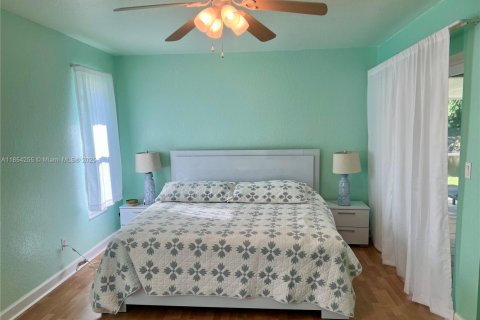 House in Cape Coral, Florida 3 bedrooms № 1877987 - photo 14