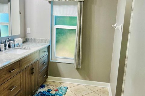 House in Cape Coral, Florida 3 bedrooms № 1877987 - photo 19