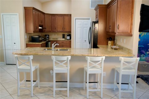 House in Cape Coral, Florida 3 bedrooms № 1877987 - photo 4