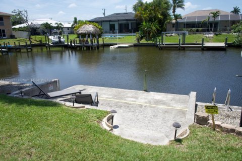 House in Cape Coral, Florida 3 bedrooms № 1877987 - photo 29