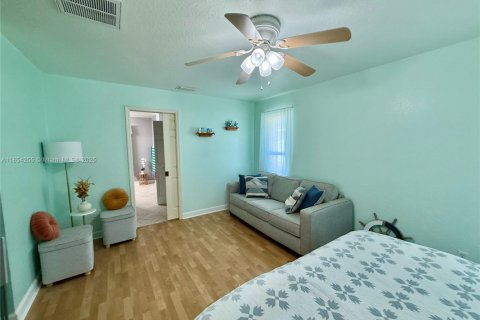 House in Cape Coral, Florida 3 bedrooms № 1877987 - photo 15