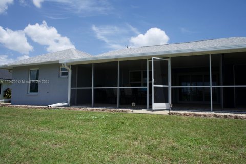 House in Cape Coral, Florida 3 bedrooms № 1877987 - photo 28