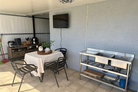 House in Cape Coral, Florida 3 bedrooms № 1877987 - photo 18