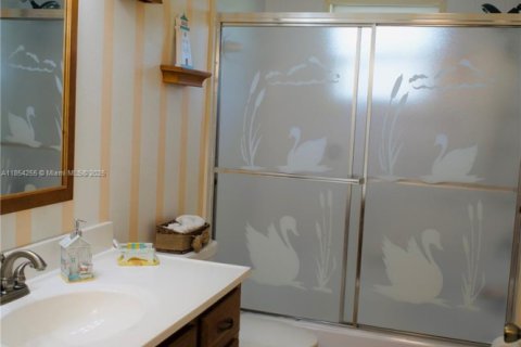 House in Cape Coral, Florida 3 bedrooms № 1877987 - photo 24