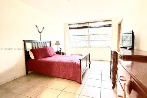 Condo in Miami, Florida, 1 bedroom № 2081023 - photo 17