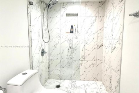Condo in Miami, Florida, 1 bedroom № 2081023 - photo 19