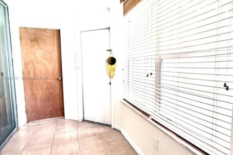 Condo in Miami, Florida, 1 bedroom № 2081023 - photo 15