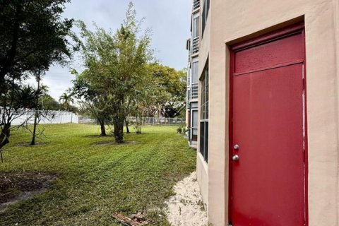 Condo in Miami, Florida, 1 bedroom № 2081023 - photo 28