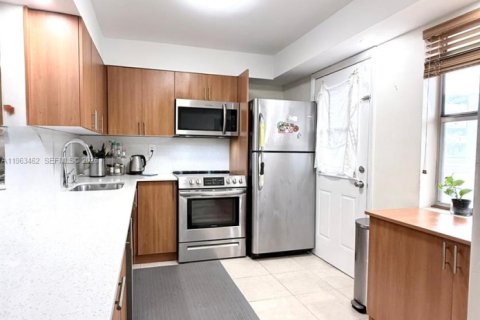 Condo in Miami, Florida, 1 bedroom № 2081023 - photo 5