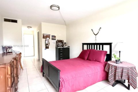 Condo in Miami, Florida, 1 bedroom № 2081023 - photo 18