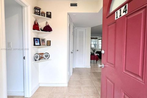 Condo in Miami, Florida, 1 bedroom № 2081023 - photo 24
