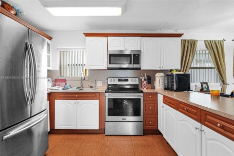 Casa en venta en Fort Lauderdale, Florida, 4 dormitorios, 107.95 m2 № 1967082 - foto 13