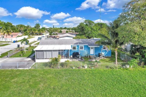 Casa en venta en Fort Lauderdale, Florida, 4 dormitorios, 107.95 m2 № 1967082 - foto 5