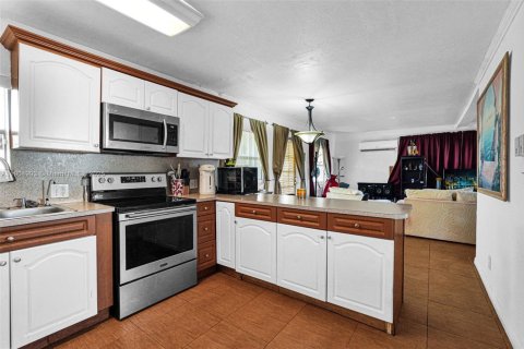 Casa en venta en Fort Lauderdale, Florida, 4 dormitorios, 107.95 m2 № 1967082 - foto 14