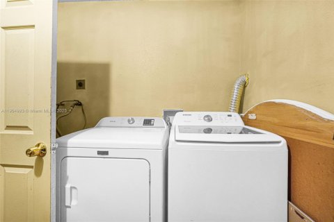 Casa en venta en Fort Lauderdale, Florida, 4 dormitorios, 107.95 m2 № 1967082 - foto 28