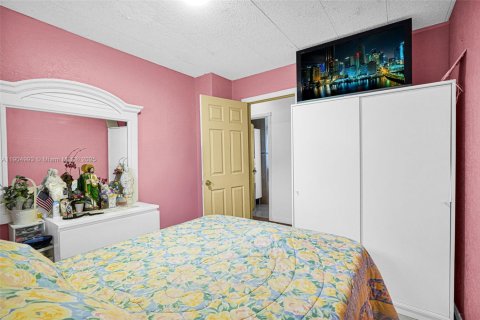 Casa en venta en Fort Lauderdale, Florida, 4 dormitorios, 107.95 m2 № 1967082 - foto 25