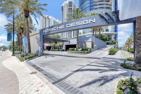 Copropriété à vendre à Sunny Isles Beach, Floride: 3 chambres, 294.59 m2 № 1790668 - photo 1