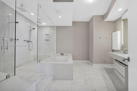 Copropriété à vendre à Sunny Isles Beach, Floride: 3 chambres, 294.59 m2 № 1790668 - photo 13