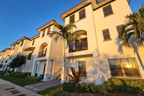 Condo à Miami, Floride, 3 chambres  № 2038312