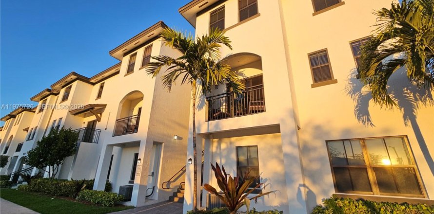 Condo à Miami, Floride, 3 chambres  № 2038312