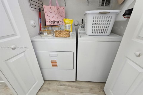 Copropriété à louer à Miami, Floride: 3 chambres, 128.58 m2 № 2038312 - photo 15