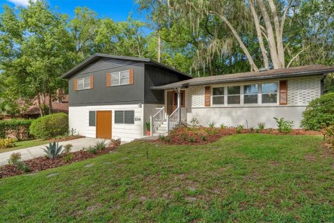 House in Gainesville, Florida 4 bedrooms, 233.74 sq.m. № 2235512