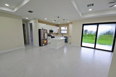 Casa en alquiler en Port Charlotte, Florida, 4 dormitorios, 155.52 m2 № 1918750 - foto 4