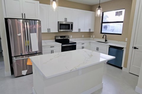 Casa en alquiler en Port Charlotte, Florida, 4 dormitorios, 155.52 m2 № 1918750 - foto 12