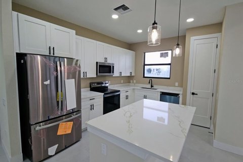 Casa en alquiler en Port Charlotte, Florida, 4 dormitorios, 155.52 m2 № 1918750 - foto 10
