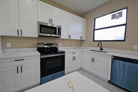 Casa en alquiler en Port Charlotte, Florida, 4 dormitorios, 155.52 m2 № 1918750 - foto 13