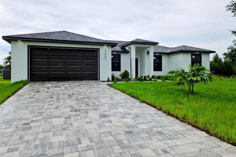 Casa en alquiler en Port Charlotte, Florida, 4 dormitorios, 155.52 m2 № 1918750 - foto 1