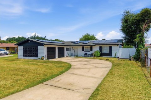 House in Orlando, Florida 3 bedrooms, 147.81 sq.m. № 2287285