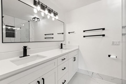 Dúplex en venta en Orlando, Florida, 3 dormitorios, 150.87 m2 № 2298436 - foto 19