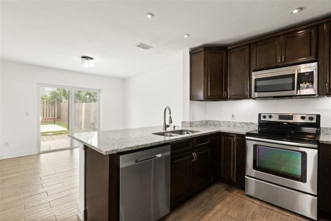 Dúplex en venta en Orlando, Florida, 3 dormitorios, 150.87 m2 № 2298436 - foto 16